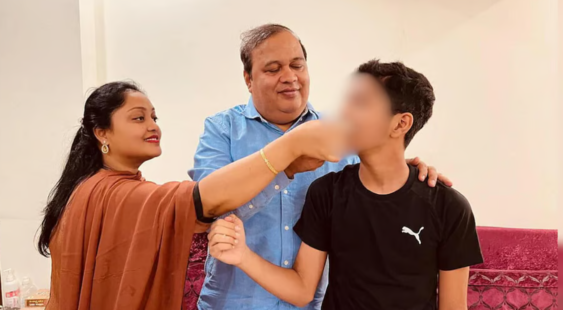 சாரி மம்மி... அவங்கள சும்மா விடாதீங்க... உருக்கமான கடிதம் எழுதி பள்ளி மாணவன் ரயிலில் பாய்ந்து தற்கொலை!