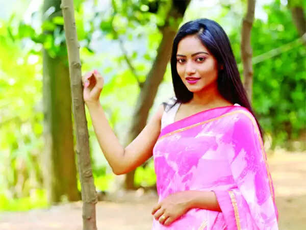 படப்பிடிப்பில் இளம் நடிகைக்கு தீ விபத்து! கை,கால், முகத்தில் 35 சதவிகிதம் தீக்காயம்! மருத்துவமனையில் அனுமதி!