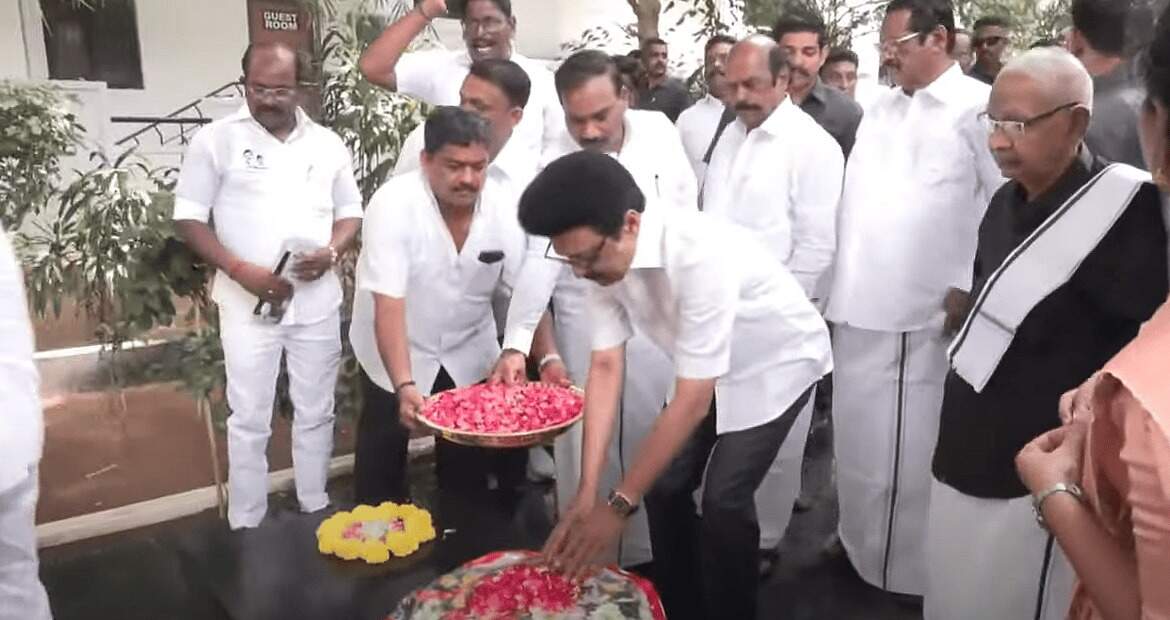 பெரியார் திடலில் முதல்வர் மு.க.ஸ்டாலின் மலர் தூவி மரியாதை!