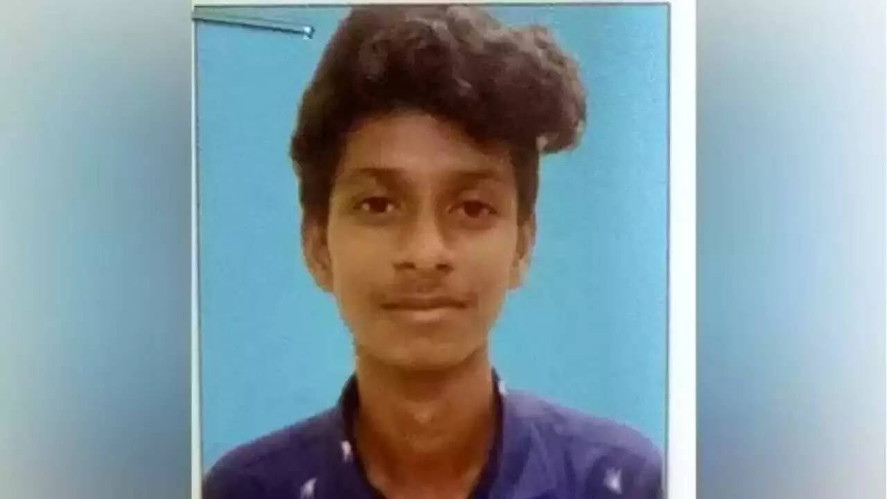 பாதி எரிந்த நிலையில் கல்லூரி மாணவர் உடல் ... பரபரப்பு!!