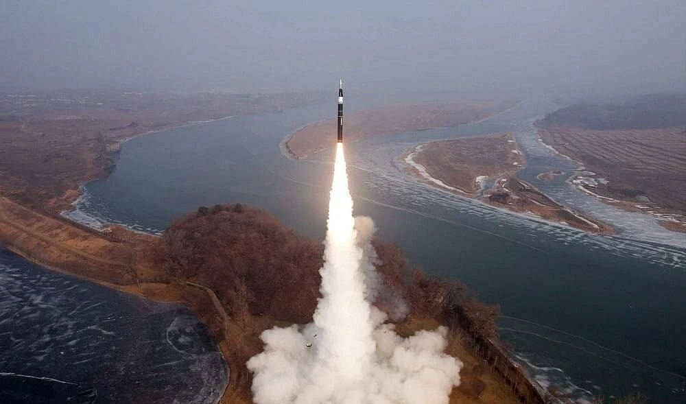 எல்லையில் போர்ப்பதற்றம்... பாகிஸ்தான் ஏவுகணை சோதனை!