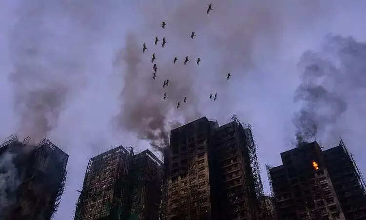 35மாடி அடுக்குமாடி குடியிருப்பில் பெரும் தீ விபத்து... பலி எண்ணிக்கை 128 ஆக உயர்வு!