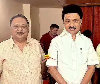 நீ...ண்ட வருடங்களுக்கு பிறகு முக அழகிரியும், ஸ்டாலினும் இணைந்து புகைப்படம்!