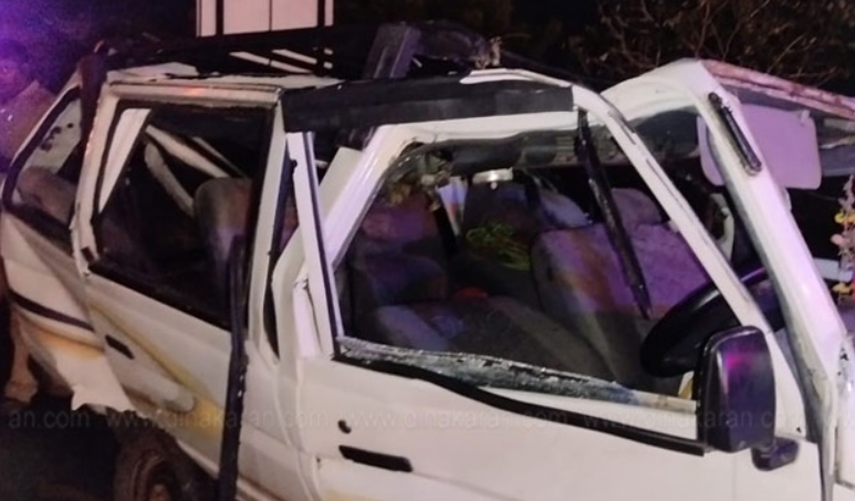 கோர விபத்து... காரும் , டிராவல்ஸ் பேருந்தும் மோதி 2 பேர் சம்பவ இடத்திலேயே பலி... 30க்கும் மேற்பட்டோர் படுகாயம்... !