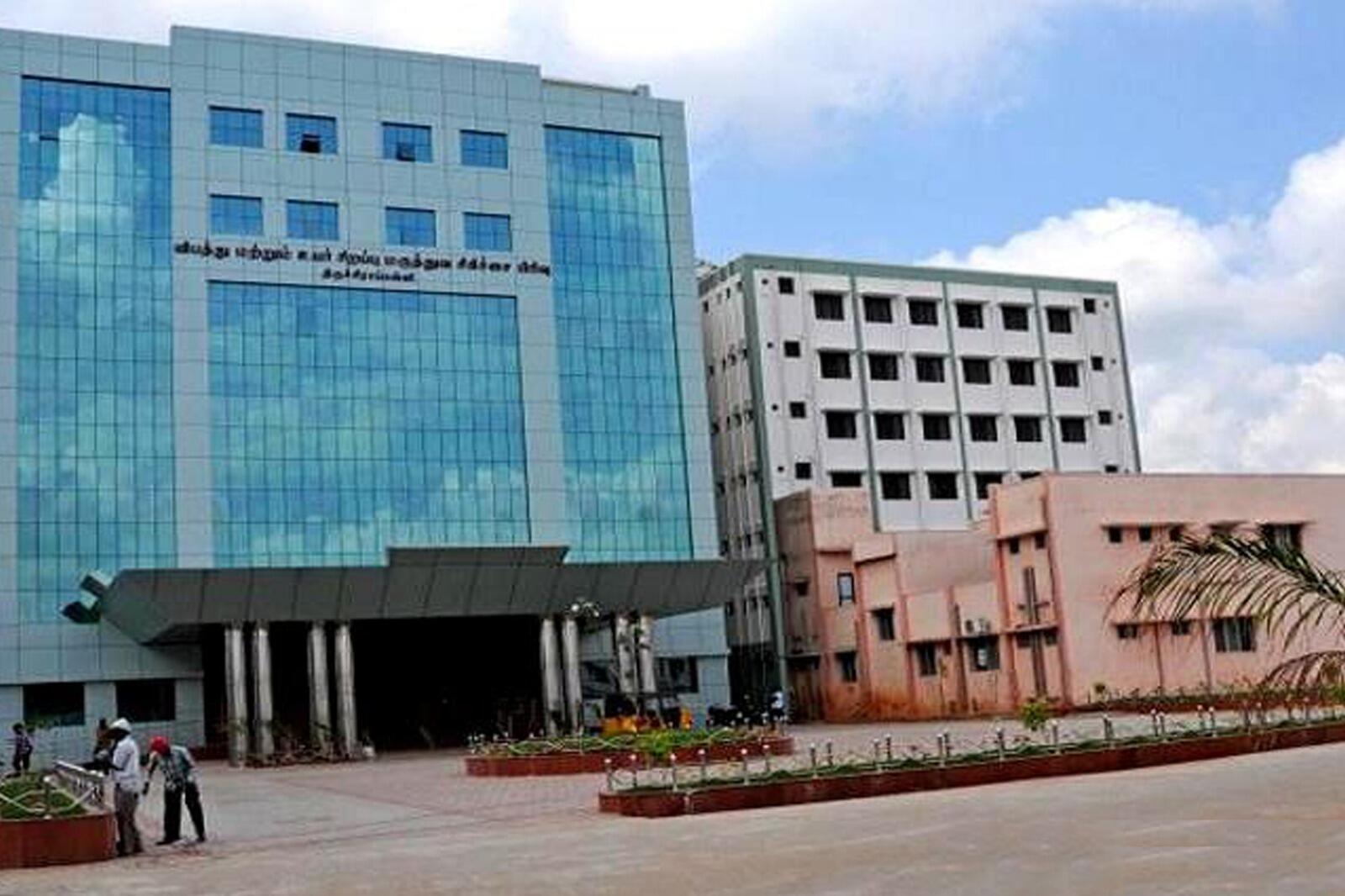 நீட் தேர்வு ரத்துக்கு பதிலாக... மருத்துவ கல்லூரிகளின் அங்கீகாரம் ரத்து... அதிர்ச்சியில் மாணவர்கள்.. பெற்றோர்கள்!