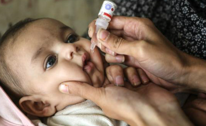 பெற்றோர்களே மிஸ் பண்ணீடாதீங்க!! ஜனவரி 4 ம் தேதி தமிழகம் முழுவதும் போலியோ சொட்டு மருந்து முகாம்!!