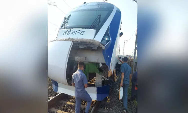 ஒரே மாதத்தில் 3 வது முறையாக மாடு முட்டி ரயில் சேதம்!! சர்ச்சையில் சிக்கிய வந்தே பாரத்!!