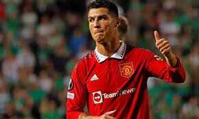 எனக்கு மரியாதையில்ல!! கண்ணீருடன் மான்செஸ்டர் யுனைடெட் அணியிலிருந்து வெளியேறும் ரொனால்டோ!!