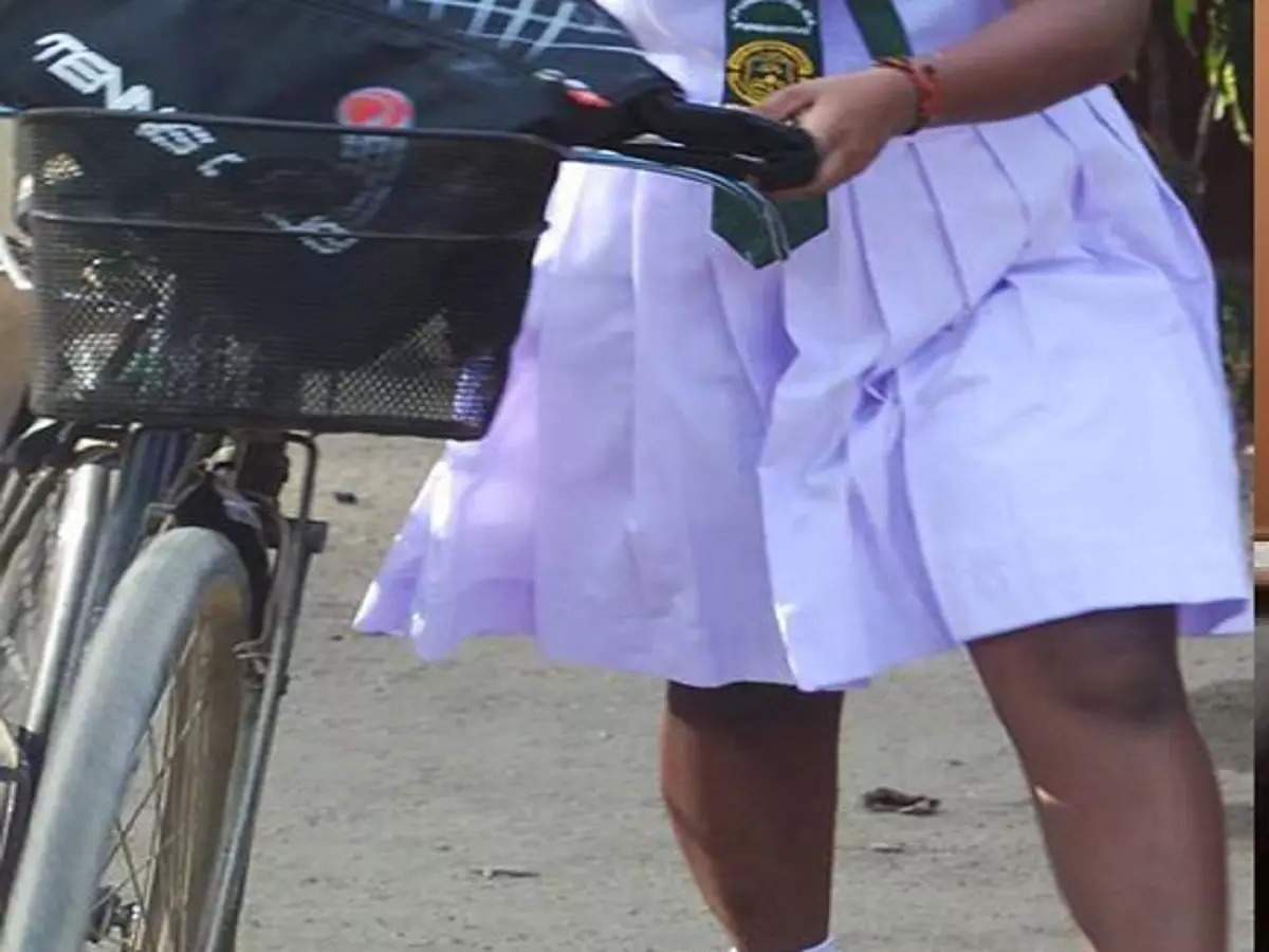 +2 மாணவி பலாத்காரம் செய்யப்பட்டு சாலையோரம் வீசப்பட்ட அவலம்!!