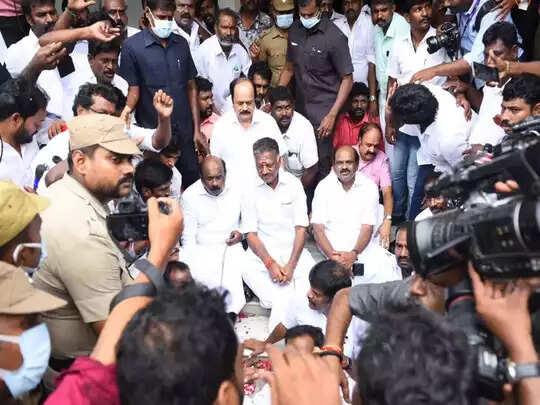 ஓபிஎஸ் திடீர் போராட்டம்!! 144 தடையை மீறியதால் கைதாக வாய்ப்பு!!!