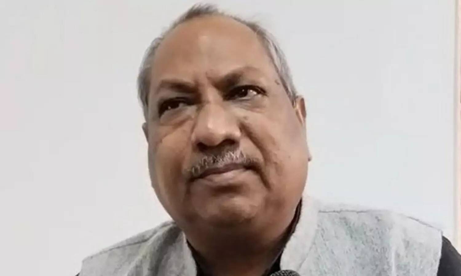 அமைச்சர் காரின் குறுக்கே வந்த நாய்... அடுத்தடுத்து மோதிய வாகனங்கள்... பெரும் பரபரப்பு !