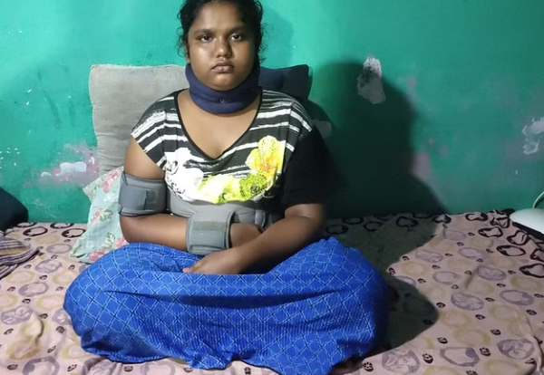 அதிர்ச்சி... பள்ளிக் கழிவறையில் மாணவி மின்சாரம் தாக்கி படுகாயம் !!