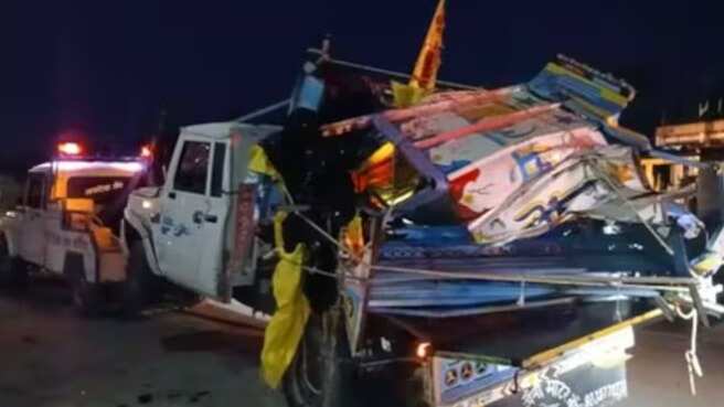 லாரி மோதி கோர விபத்து... 7 குழந்தைகள் உட்பட 11 பேர் பலி!