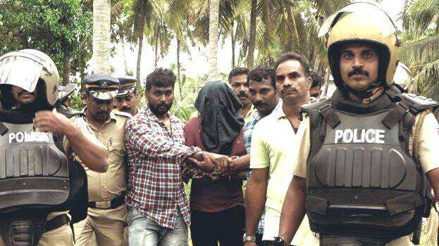 அதிர்ச்சி.. 10 வயது சிறுமி கடத்தி பாலியல் பலாத்காரம்... காதணிகள் கொள்ளை!