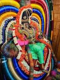 ஆடிப்பூரம் ஸ்பெஷல்... 2 லட்சம் வளையல்களால் அம்மனுக்கு சிறப்பு அலங்காரம்!