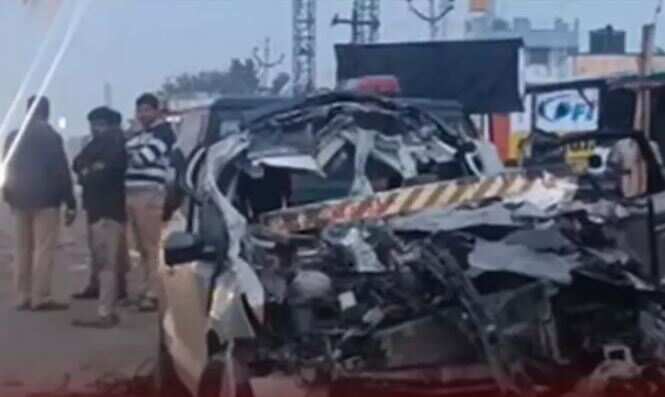 லாரி மீது கார் மோதி கோர விபத்து.. சம்பவ இடத்திலேயே 3 பேர் பரிதாபமாக பலி..!!