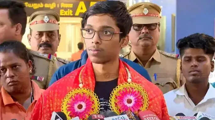 பிரக்ஞானந்தாவிற்கு விமான நிலையத்தில் உற்சாக வரவேற்பு!