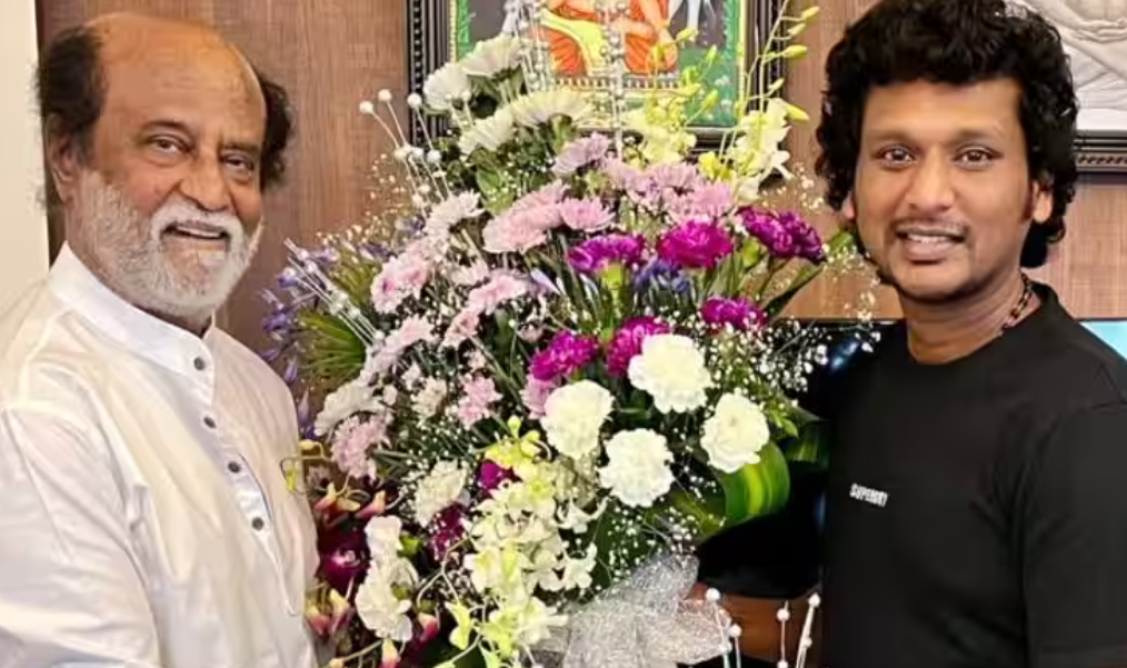 `சூப்பர் ஸ்டார்’ பட்டம் வேஸ்ட்... ரஜினியை வெளுத்து வாங்கிய பிரபல நடிகை?!