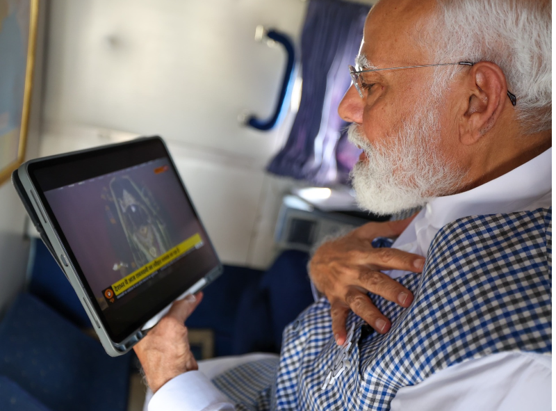 மாஸ் வீடியோ... பால ராமரை வழிபட்ட சூரியன்... அயோத்தி முழுவதும் மெகா சைஸ் திரைகளில் ஒளிபரப்பு!