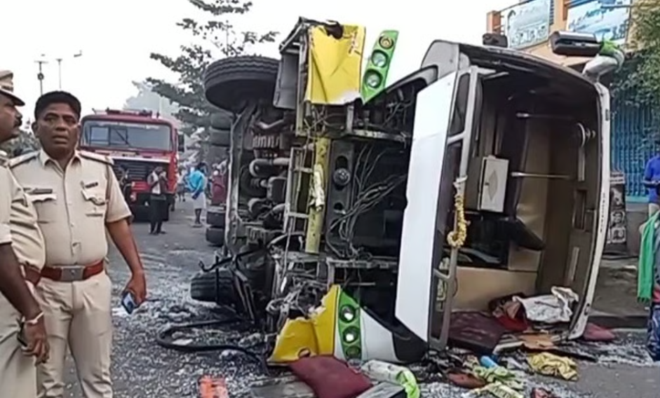 பேருந்து தடுப்பு சுவரில் மோதி 10 பேர் படுகாயம்... பொங்கலுக்கு சொந்த ஊர் சென்ற போது பெரும் சோகம்!