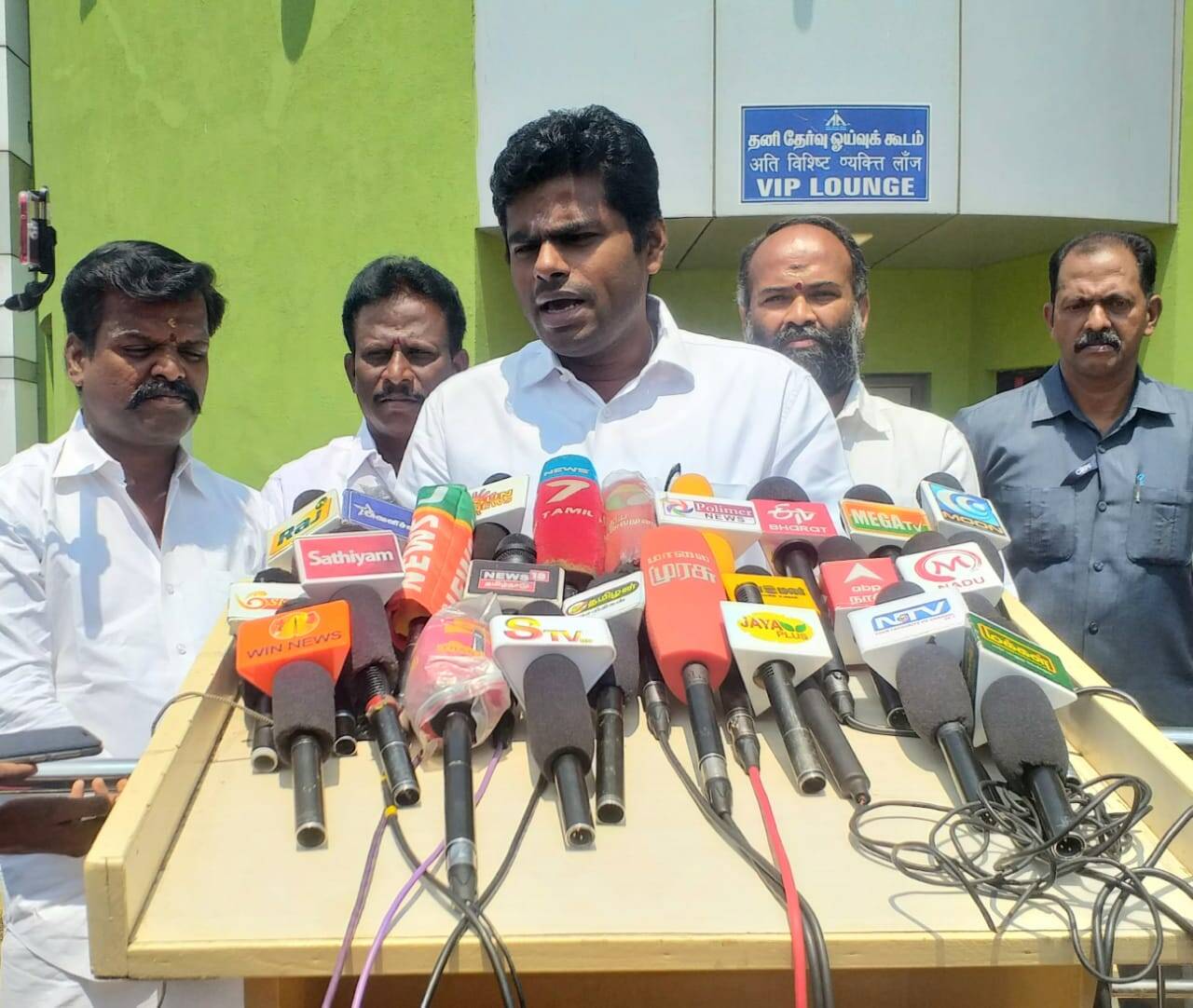 கசாப்பு கடைக்குப் போறதுக்கு முன்னாடி ஆட்டைப் பிடித்து பார்ப்பது போல தான் உதயநிதி பிரதமர் சந்திப்பு!அண்ணாமலை அதிரடி!