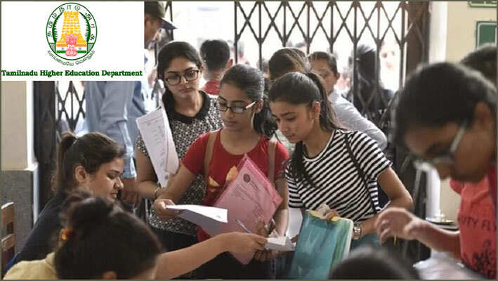 கல்லூரியில் இருந்து வெளியேறுபவர்களுக்கு முழுக் கட்டணத்தையும் திருப்பித் தர வேண்டும்!யுஜிசி உத்தரவு!