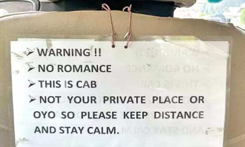 அட... ஜோடிகள் ரொமான்ஸ் செய்யக்கூடாது… காரில் போர்டு மாட்டிய டிரைவர்!