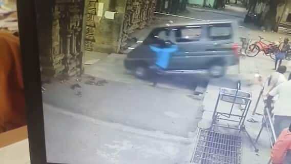 பகீர் வீடியோ.. பூஜைக்கு வந்த புது கார்... ஆக்ஸிலேட்டரை மிதித்ததால் கோயிலுக்குள் புகுந்து விபரீதம்... அலறிய பக்தர்கள்!