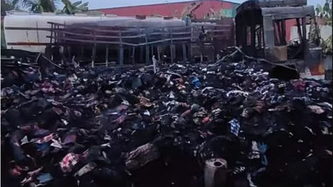 அதிர்ச்சி: அடுத்தடுத்து தீப்பிடித்து எரிந்த 3 லாரிகள்... லட்சக்கணக்கான மதிப்பிலான பொருட்கள் கருகி நாசம்!