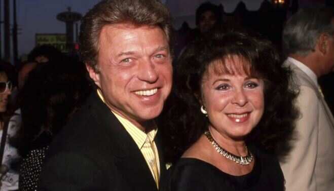 கிராமி விருது வென்ற பிரபல இசைக்கலைஞர் காலமானார்.. சோகத்தில் ரசிகர்கள்!