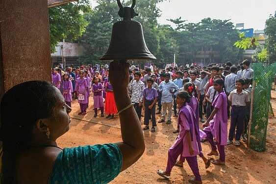 ஜூலை முதல் தமிழகத்தில் அனைத்து பள்ளிகளிலும் வாட்டர் பெல் திட்டம்... பள்ளிக் கல்வித் துறை உத்தரவு!