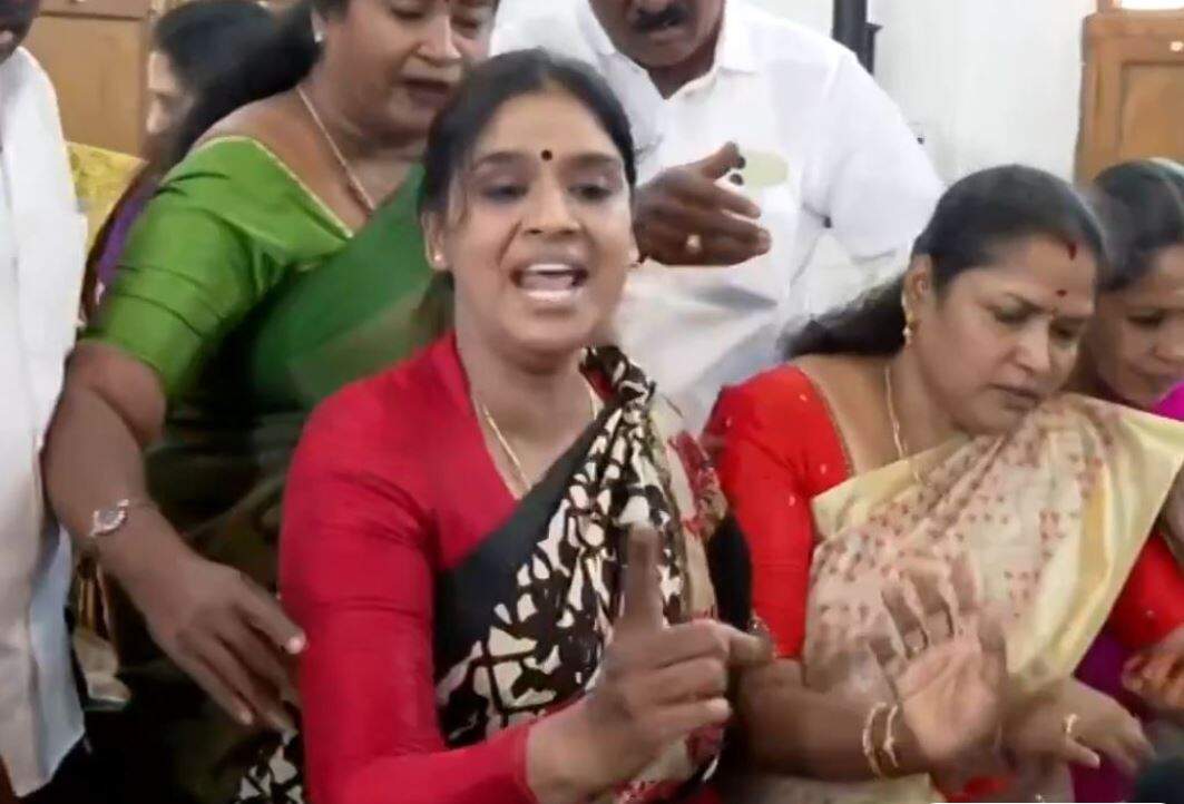 ₹40 கோடி வரை ஊழல்... கோவை மாநகராட்சி கூட்டத்தில் திமுக – காங்கிரஸ் கவுன்சிலர்கள் இடையே பயங்கர மோதல்!
