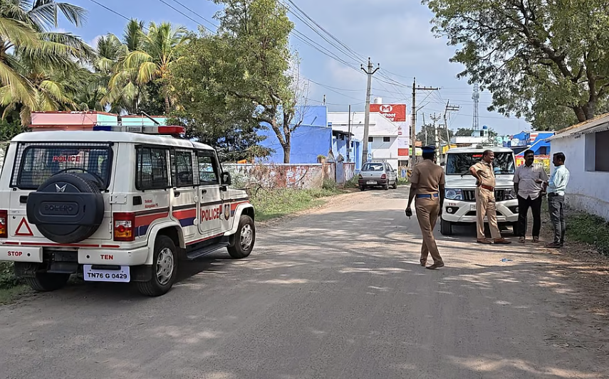 நள்ளிரவில் லாரி மீது பெட்ரோல் குண்டு வீச்சு… ஓட்டுநர் படுகாயம்!