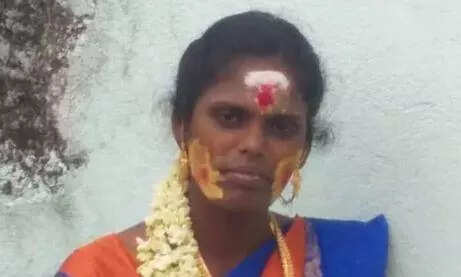 இளம் மனைவி தூக்கிட்டு தற்கொலை ... சாவில் மர்மம் இருப்பதாக மாமியார் வீட்டை சூறையாடிய உறவினர்கள்!!