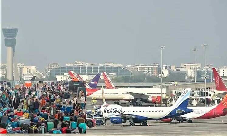 இண்டிகோ ரத்தால் பிற நிறுவனங்களின்விமான டிக்கெட் 10 மடங்கு வரை உயர்ந்தது... பயணிகள் அதிர்ச்சி!
