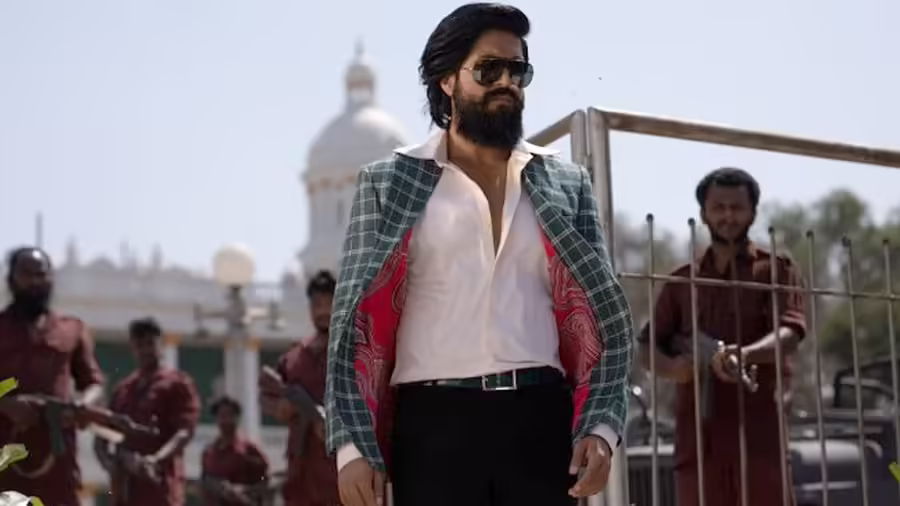 பிரபல நடிகரின் பிறந்தநாளில் சோகம்... பேனர் வைத்த 3 ரசிகர்கள் மின்சாரம் தாக்கி உயிரிழப்பு!