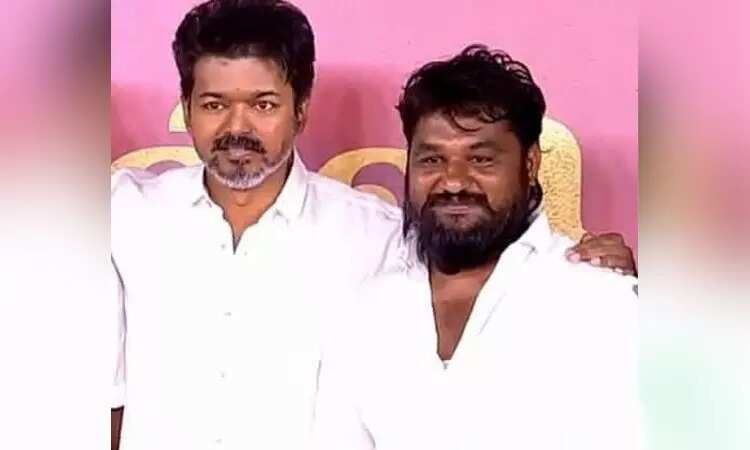 கரூர் சம்பவம்.. தவெக கரூர் தெற்கு நகரப் பொருளாளர் கைது!