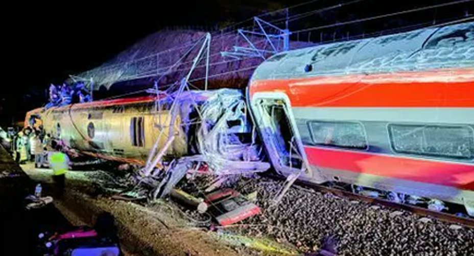 ரயில் தடம் புரண்டு கோர விபத்து… 21 பேர் பலி!