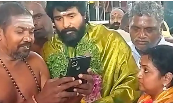 அழகர் கோவிலில் மனைவியுடன் சிவகார்த்திகேயன்!