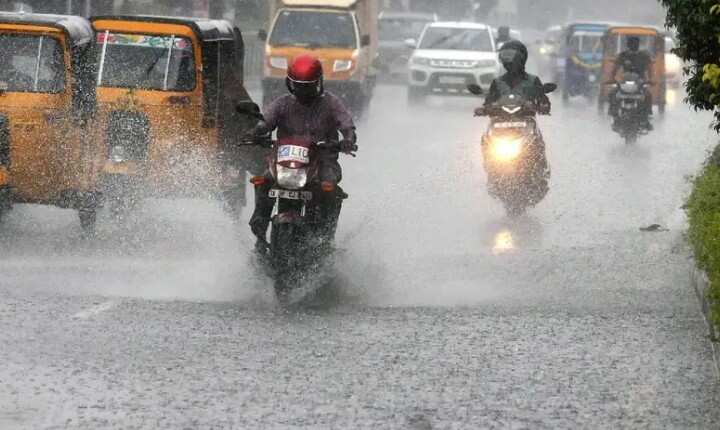 உஷார்!! அடுத்த சில மணி நேரங்களில் 15 மாவட்டங்களில் கொட்டப் போகும் மழை!!