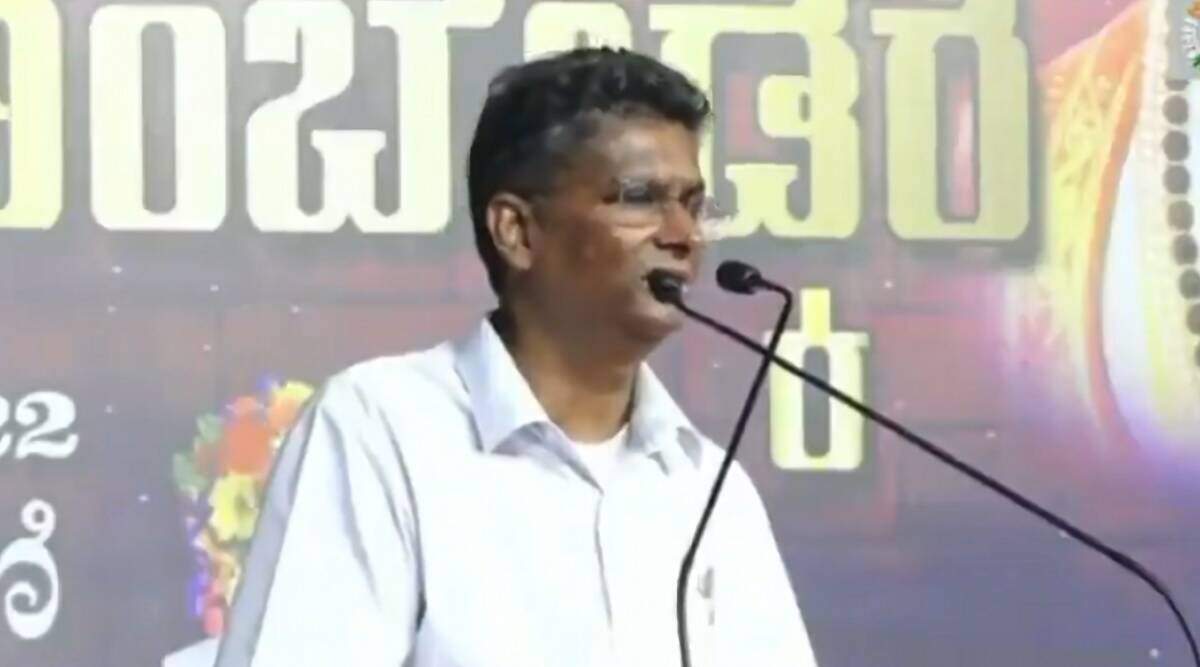 ‘இந்து’ என்ற வார்த்தைக்கு ரொம்ப அசிங்கமான அர்த்தங்கள் உண்டு.. தெரிஞ்சா வெட்கப்படுவீங்க! புயலைக் கிளப்பிய காங்கிரஸ் தலைவர்!