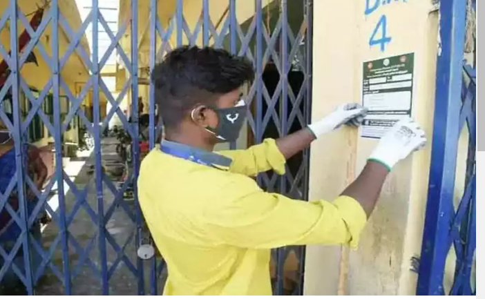 மக்களே உஷாரா இருங்க!! வீடுகளில் மீண்டும் கொரோனா ஸ்டிக்கர் !!