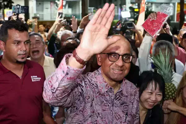 தமிழர் சிங்கப்பூரின் 9வது அதிபரானார்...!!