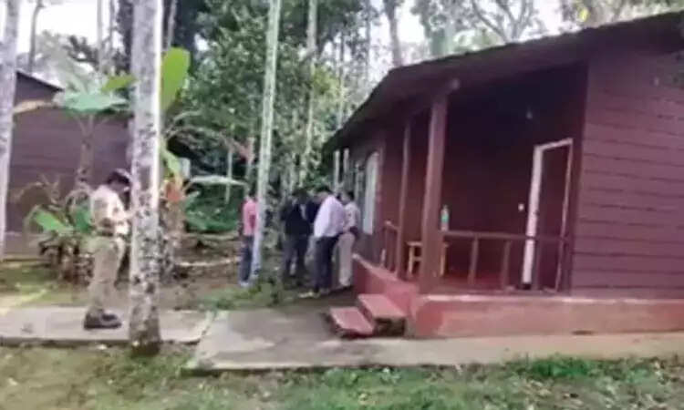 பெரும் அதிர்ச்சி...மகளை கொலை செய்துவிட்டு தற்கொலை செய்து கொண்ட பெற்றோர்...!!