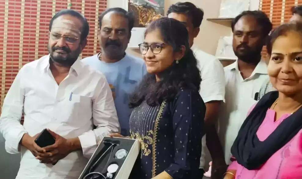 திருவண்ணாமலை : நீட் தேர்வில் 720/720 பெற்ற மாணவி... குவியும் வாழ்த்துக்கள்!