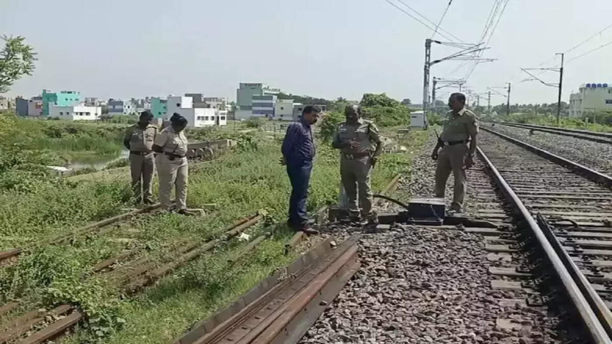 ரயில் தண்டவாளம்