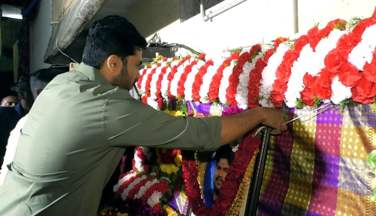 மாரடைப்பால் ரசிகர் மரணம்! சென்னை திரும்பியதும் வீடு தேடிச் சென்ற நடிகர் கார்த்தி!