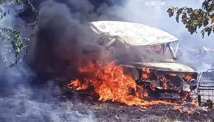 திடீரென தீப்பிடித்து எரிந்த கார் ... கோவில்பட்டியில் பரபரப்பு!