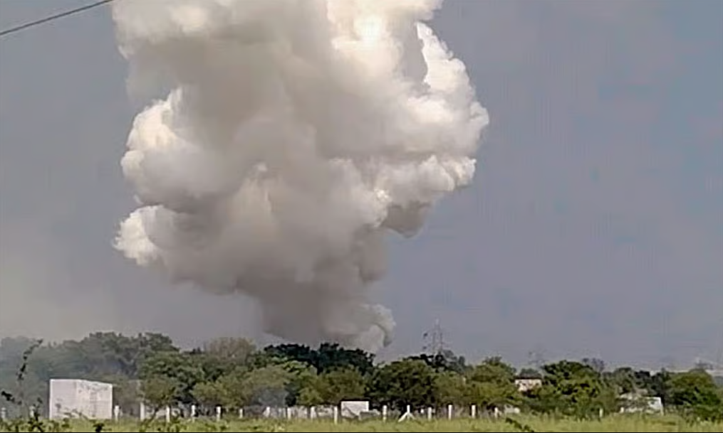 10 கி.மீ தூரத்திற்கு அதிர்ந்த பூமி.. சிவகாசியை உலுக்கிய வெடிச்சத்தம்... விருதுநகர் வெடிவிபத்தில் பலி எண்ணிக்கை 18 ஆக உயர்வு - முதல்வர் ஸ்டாலின் இரங்கல்!