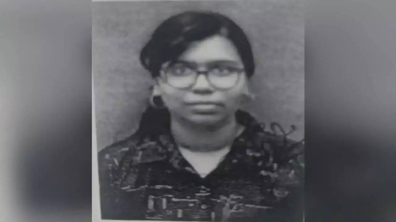 கல்லூரி மாணவி விடுதி அறையில் தற்கொலை... உருக்கமான கடிதம் சிக்கியது!